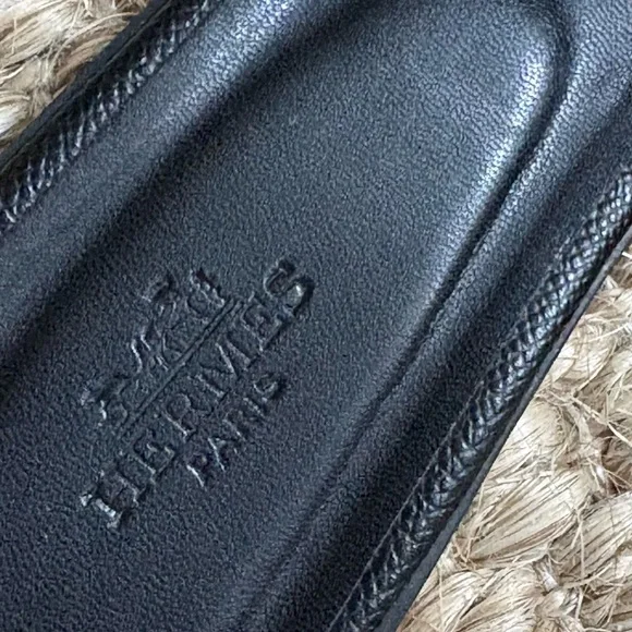 Hermès Black Oran Sandals size 39 US 9
Made in Italy slip on H design - Picture 5 of 8